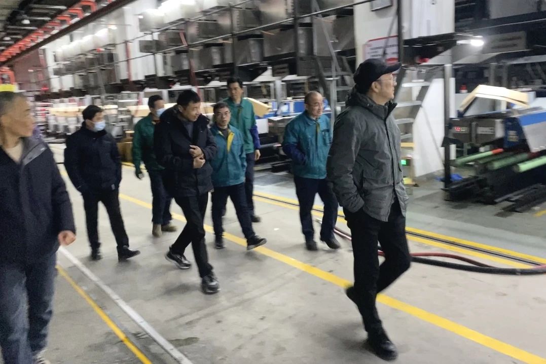 A Changshu Poliészter biztonsági ellenőrzéseket végez a munka folytatása előtt